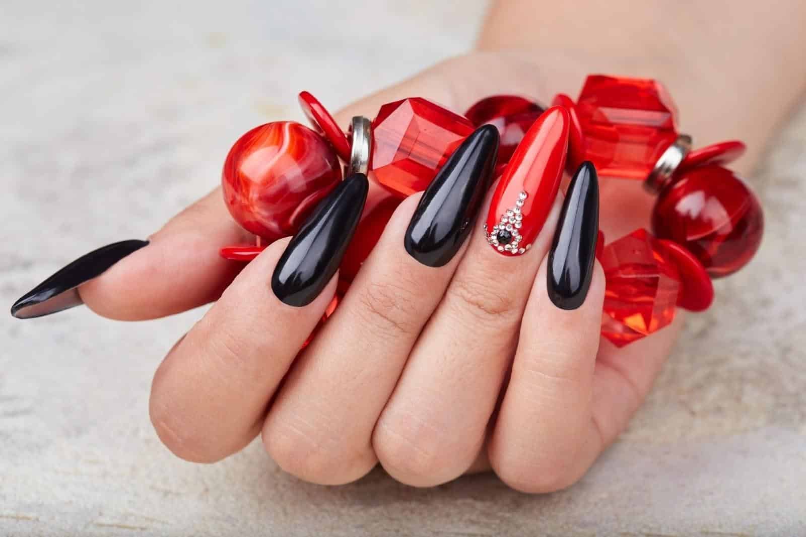 diseño de uñas en acrilico